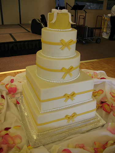 outrageous wedding cakes. and pearls wedding cake.